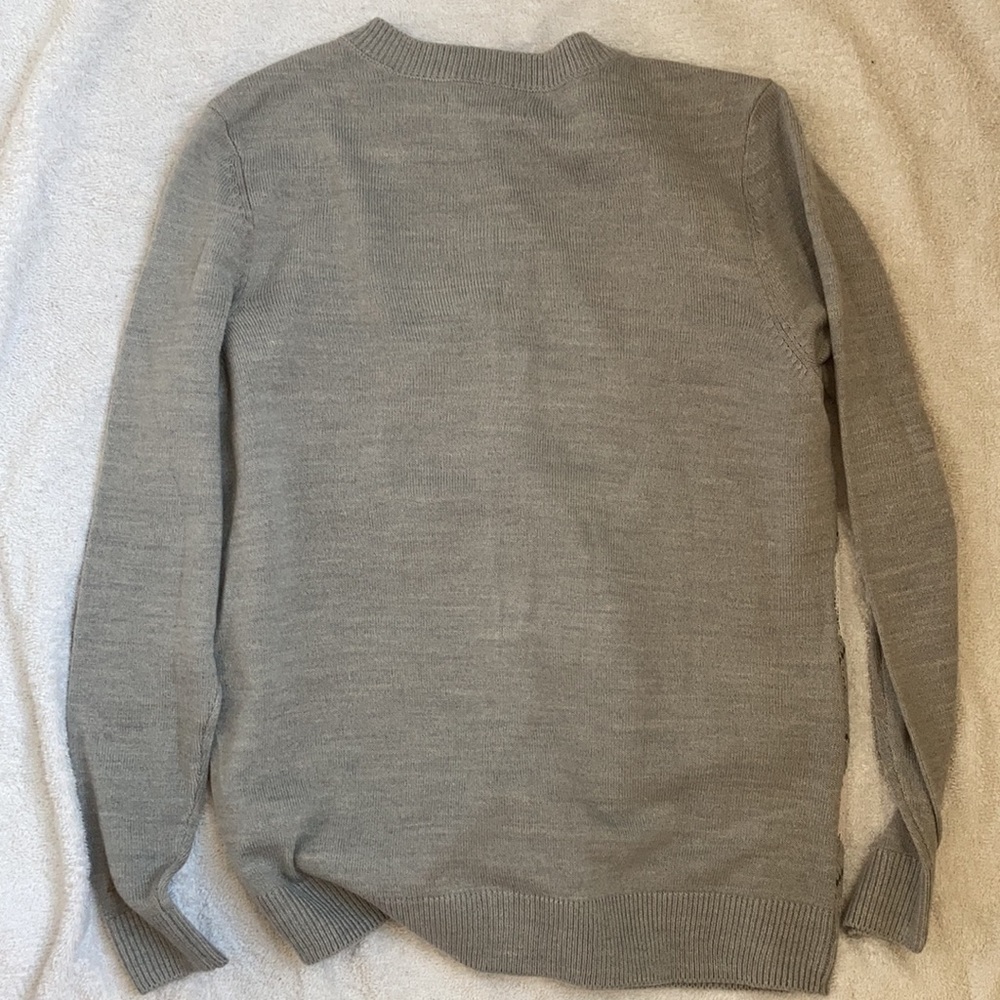 sweater - Picture 2 of 6
